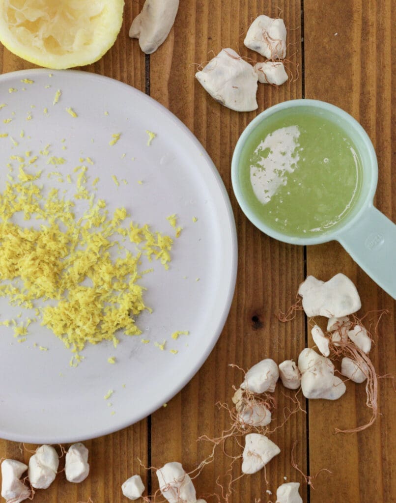 Freshly sqeezed lemon juice with fresh lemon zest